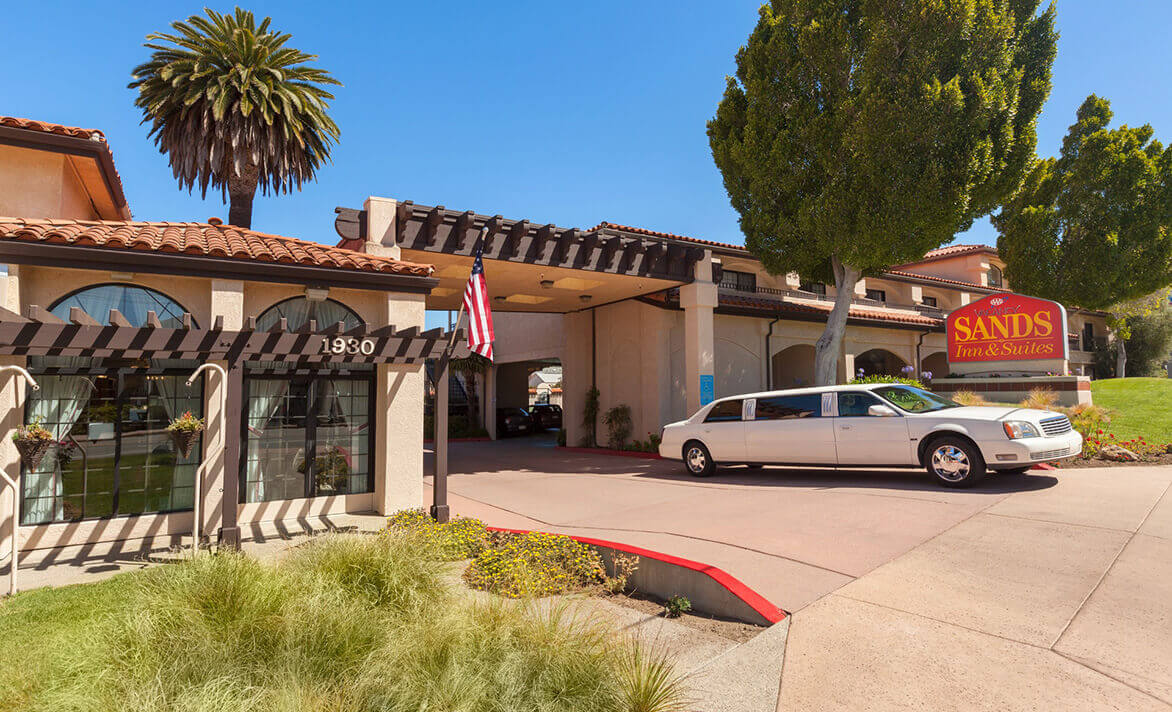 Entryway and parking of Sands Inn & Suites