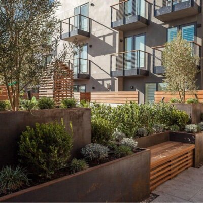 Hotel Cerro's garden patio area.